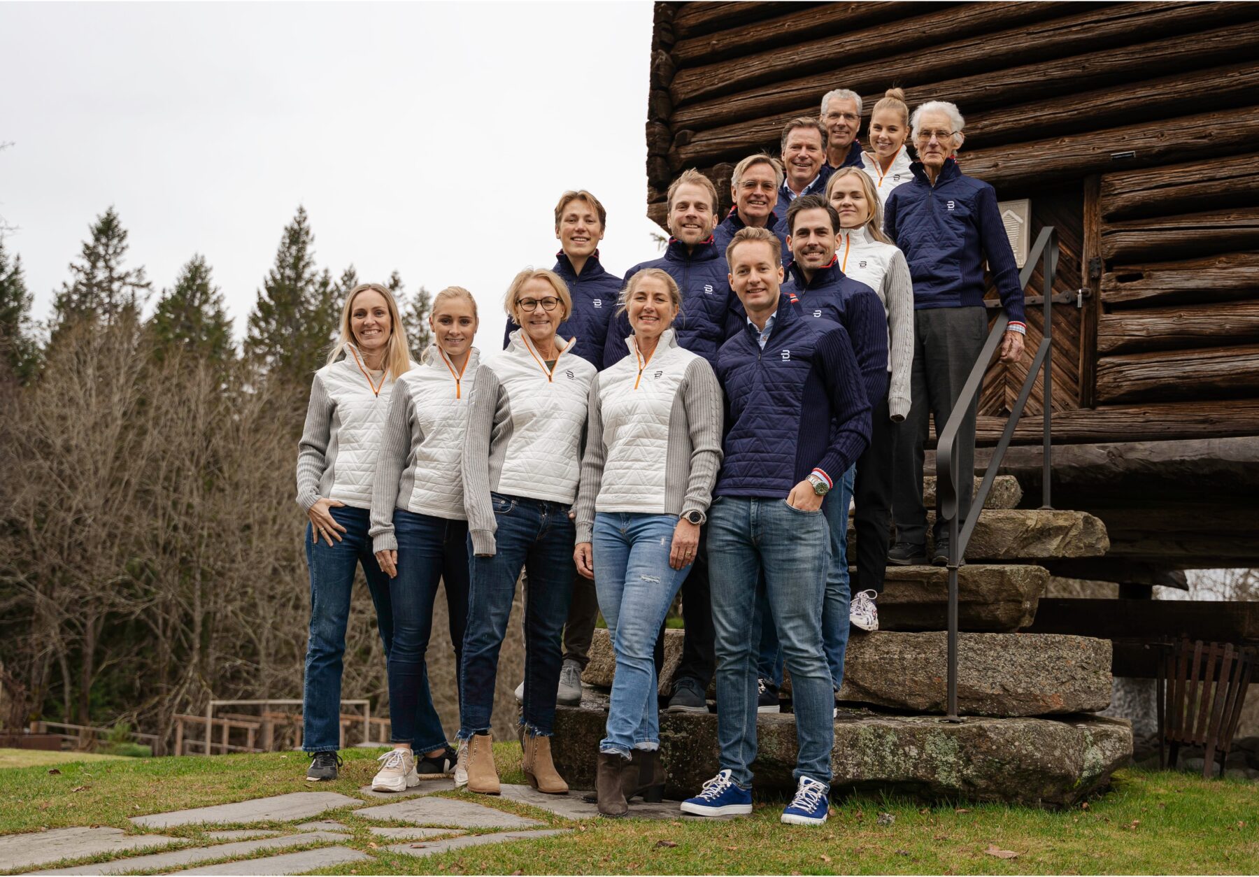 Group photo of the grieg family on a set of stairs in front of a old norwegian lodge.