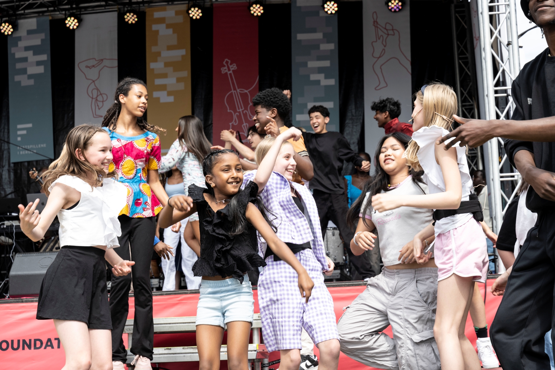 Fargespill children at Festspillene in Bergen