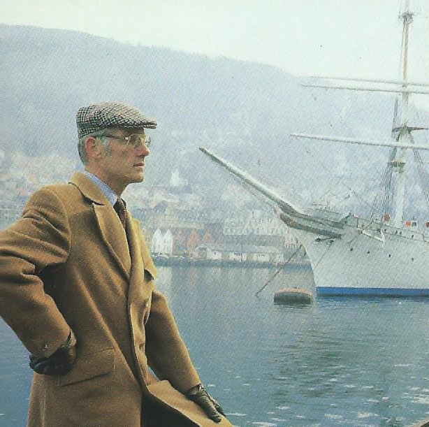 Per Grieg nicely dressed next to the shipping industry's innovation, a sailboat.